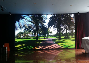 Di dalam penggunaan indoor Full Color LED Display P4 menampilkan layar iklan pemasok