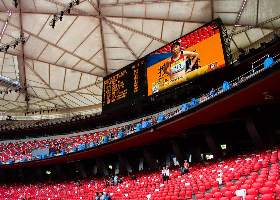 Cina Giant P10 Stadium LED Screens Sports Advertising Panel 1R1G1B Kecerahan Tinggi pabrik