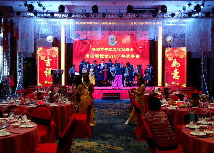 Cina 700W / sqm P5 Indoor LED Video Walls, Panggung Latar Belakang LED Display Big Screen pabrik